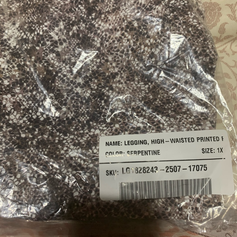 Fabletics crop leggings